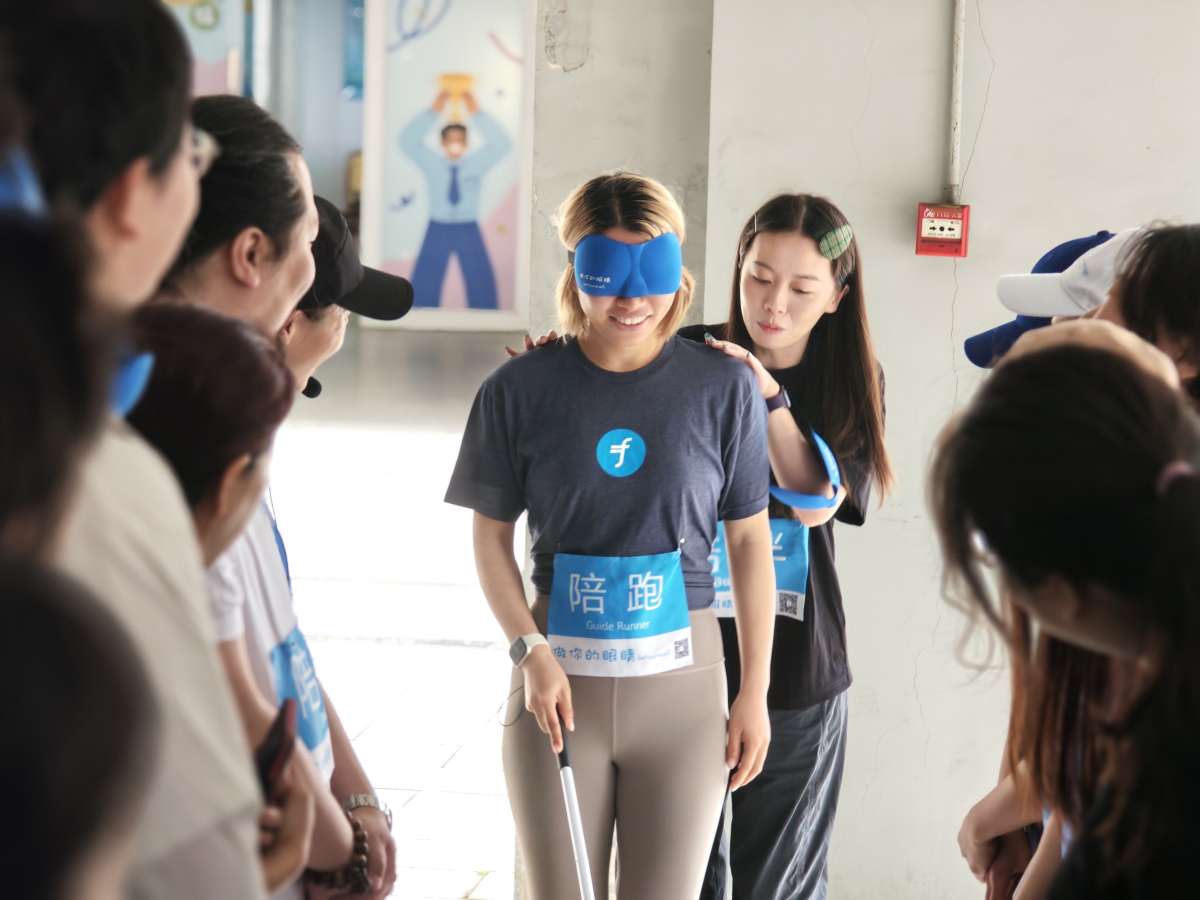 Our Shanghai FlyMates volunteering!